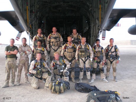Hola a todos..... :saluting-soldier: 

  Vídeos y temas de las Fuerzas Especiales mundial.  
 
Holandés 52