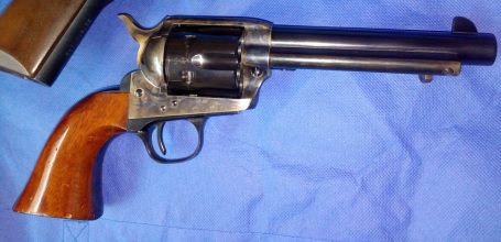 Uberti Cattelman 45 Colt viene de libro de colecionista pienso que no han tirado nunca con ella, tampoco 00