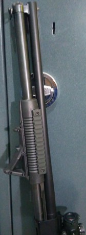 Se vende escopeta Mossberg, modelo 500 ATP, tubo para 7cartuchos, con guardamanos táctico, apoyo en ángulo 01