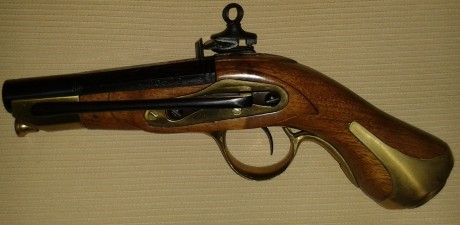 Buenas a todos. Hoy me han pedido que ponga a la venta algunas armas de un buen amigo que ya no esta.
Se 01