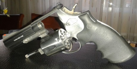 Buenas compañeros. Me han pedido que ponga a la venta las armas de un buen amigo que ya no esta. En este 01
