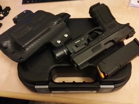 Vendo mi glock 17 gen4 guiada en octubre de 2015 y estrenada el 23 de diciembre de 2015 con solo una caja 02