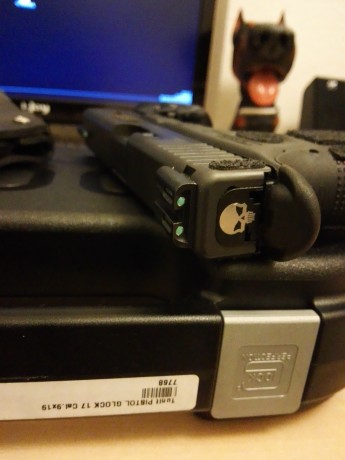 Vendo mi glock 17 gen4 guiada en octubre de 2015 y estrenada el 23 de diciembre de 2015 con solo una caja 01