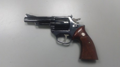 Vendo revólver ASTRA 357 Mágnum, 4 pulgadas, en buen estado, por no usar. Documentación en regla.
Precio 00