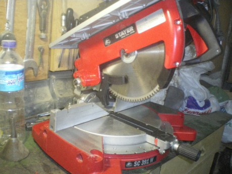 Vendo ingletadora para cortar madera esta como nueva  , con disco especial para la madera,225e + portes 00