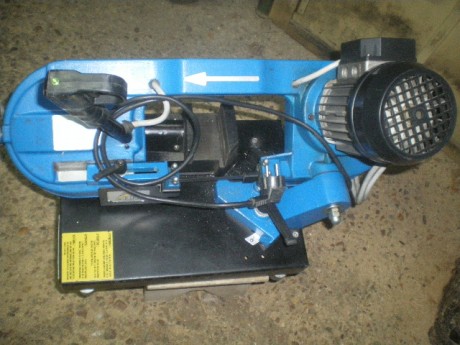 Vendo esta Ingletadora para cortar metal esta practicamente nueva, 150e + portes si es fuera de Madrid 02