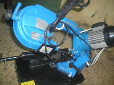 Vendo esta Ingletadora para cortar metal esta practicamente nueva, 150e + portes si es fuera de Madrid 01