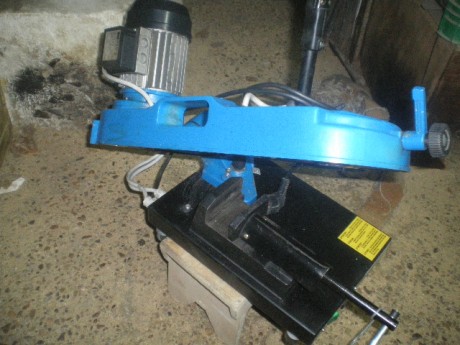 Vendo esta Ingletadora para cortar metal esta practicamente nueva, 150e + portes si es fuera de Madrid 00
