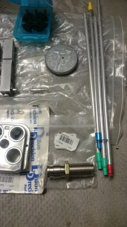 Vendo prensa dillon 550,en perfecto estado,con los dies  del 9 mm,la vendo porque al final recargo con 100