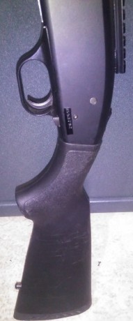 Se vende escopeta Mossberg, modelo 500 ATP, tubo para 7cartuchos, con guardamanos táctico, apoyo en ángulo 52