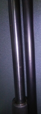 Se vende escopeta Mossberg, modelo 500 ATP, tubo para 7cartuchos, con guardamanos táctico, apoyo en ángulo 51