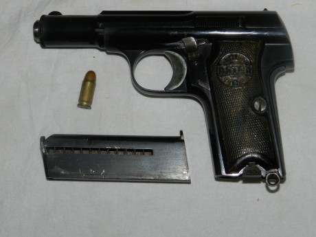 Vendo Astra 300 (fabricada en 1940) para coleccionistas inutilizada por fresado en recamara y en libro 00