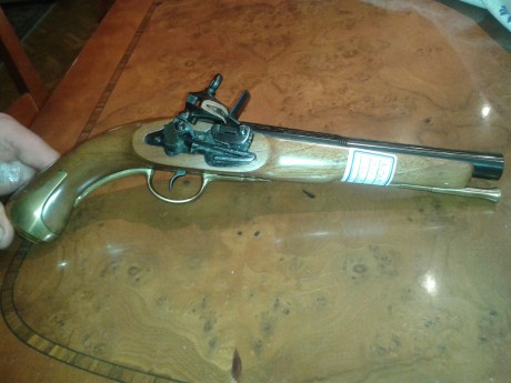 Buenas a todos. Hoy me han pedido que ponga a la venta algunas armas de un buen amigo que ya no esta.
Se 10