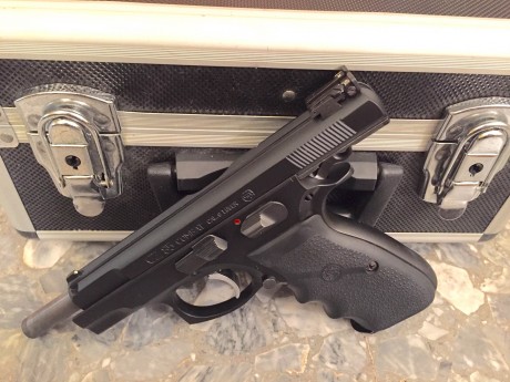 Se vende Cz 85 mas el kit del 22, muy cuidada poco uso con alza micrometrica en los dos calibres y gatillo 61