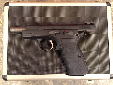 Se vende Cz 85 mas el kit del 22, muy cuidada poco uso con alza micrometrica en los dos calibres y gatillo 60