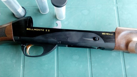 Un amigo que NO ES CAZADOR , compro esta Benelli Bemonte II NUEVA , no ha salido de caza , la probo en 10