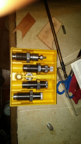 Vendo juego dies 222 deluxe más neck. Están en Guadalajara. 40 euros y sin die neck 30 euros. Portes incluidos
 00