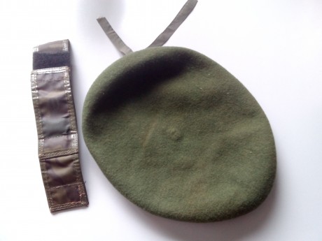 Vendo boina verde de las coes, año 87 y talla 56, 15€,( antes la vendía por 20)
 También vendo dos camisolas 02