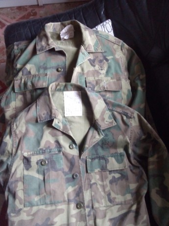 Vendo boina verde de las coes, año 87 y talla 56, 15€,( antes la vendía por 20)
 También vendo dos camisolas 00