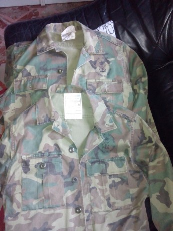 Vendo boina verde de las coes, año 87 y talla 56, 15€,( antes la vendía por 20)
 También vendo dos camisolas 10