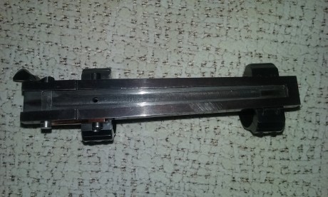 Un amigo a comprado un visor de segunda mano y venia con unas anillas de las que desconocemos todo, bases 01
