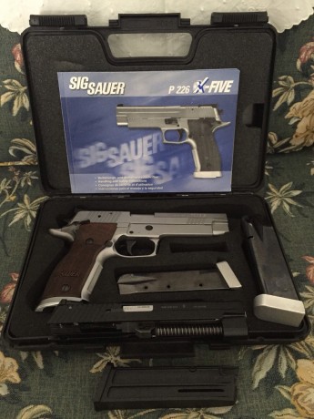Vendo mi pistola SIG SAUER P 226 X FIVE con segundo carro del calibre 22 de la casa. Esta totalmente nueva 02