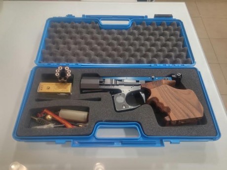 Buenos dias y buen año.

Liquido el armero. Todas las armas que ofrezco estan en perfecto estado de funcionamiento.
Las 10