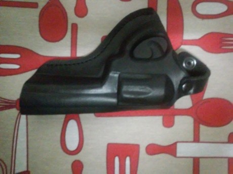 hola busco funda de revolver 2 pugadas de cuero para portar arma de paisano, un saludo 30