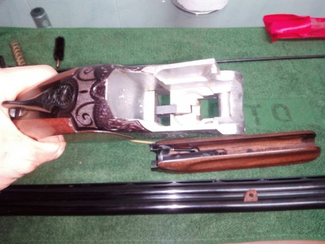 Hola, un familiar vende esta impresionante escopeta, el estado es perfecto e incluye, se adjunta funda, 00