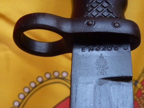 Hola!!
Pongo en venta  bayoneta del fusil español CETME mod C 
 La bayoneta del CETME mod C esta absolutamente 12