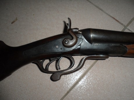 Vendo escopeta muy antigua del año creo 1917,.apertura por abajo,, la temgo hace tiempo, y no ha pegado 02
