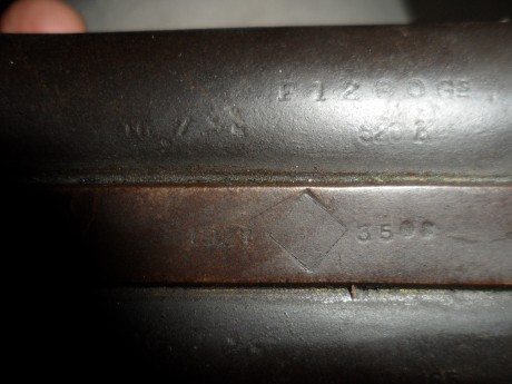 Vendo escopeta muy antigua del año creo 1917,.apertura por abajo,, la temgo hace tiempo, y no ha pegado 01