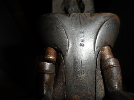 Vendo escopeta muy antigua del año creo 1917,.apertura por abajo,, la temgo hace tiempo, y no ha pegado 00