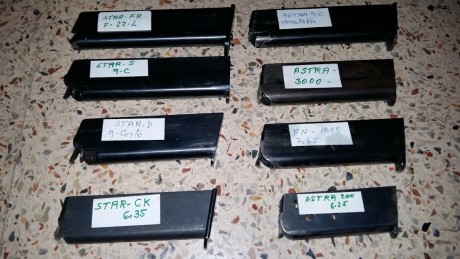 Lo dicho que estoy haciendo limpieza y vendo estos Cargadores cada uno tiene puesto del arma que es 30e 01