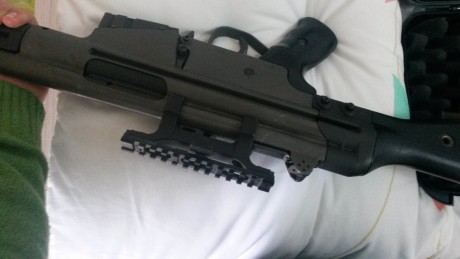 En venta base tipo Stanag marca UTG mejorada. Tiene una regleta tipo picattiny que se puede desmontar 01