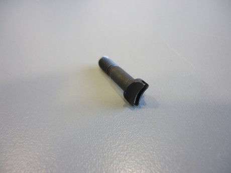 Vendo tornillo original de la abrazadera frontal que une las dos partes de madera de la M1 Carbine.
Es 00