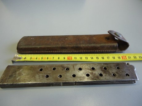 Vendo este conjunto de cargador + portacargador de cuero.
No tengo ningún dato que poder aportar más que 02