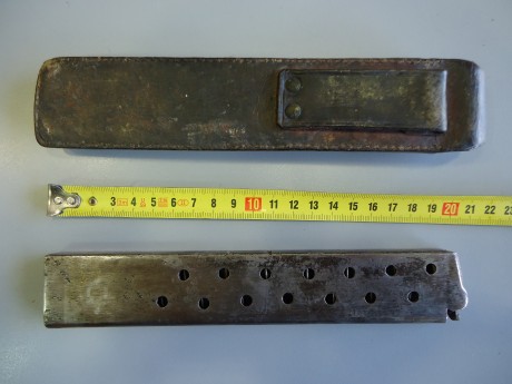 Vendo este conjunto de cargador + portacargador de cuero.
No tengo ningún dato que poder aportar más que 01