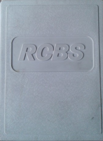 Vendo dais del calibre 9 mm parabellum de la marca "RCBS", incluyen Shell holder para prensa. 01