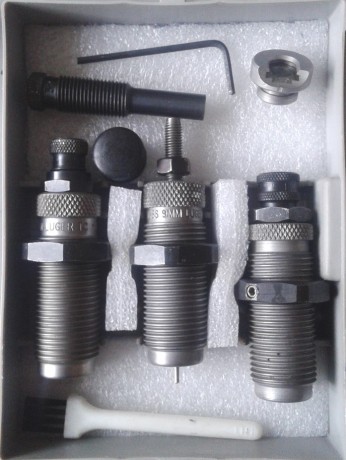Vendo dais del calibre 9 mm parabellum de la marca "RCBS", incluyen Shell holder para prensa. 00