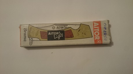 Muy buen año. Compañeros os presento una pequeña reliquia que poseo.   Hace unos pocos de  años que la 02
