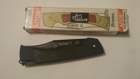 Muy buen año. Compañeros os presento una pequeña reliquia que poseo.   Hace unos pocos de  años que la 00