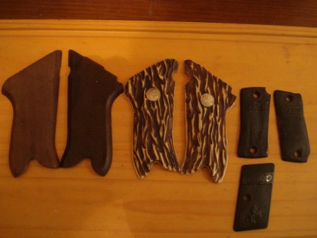  DSC06929.JPG  DSC06930.JPG 

Tres pares de cachas, unas de 08 que posiblemente sean de detonadora, otras 01