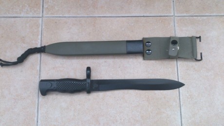 Hola. vendo una bayoneta original del Fusil de Asalto Cetme modelo C sin estrenar. Está en Madrid. El 01