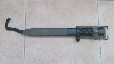 Hola. vendo una bayoneta original del Fusil de Asalto Cetme modelo C sin estrenar. Está en Madrid. El 00
