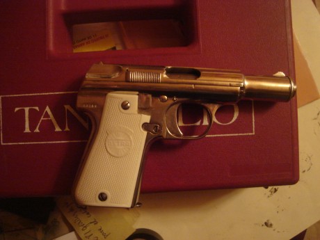 Se vende pistola marca Astra modelo 3000 cromada bastante bien cuidada calibre 9 corto guiada en F 
El 00