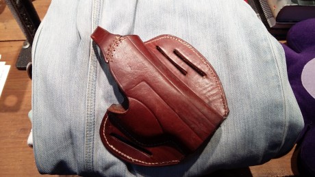 Mi amigo Juan me pide que le anuncie la venta de esta pistola Bull, calibre 9mm, de fabricación israelí.
La 10