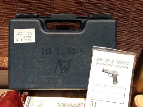 Mi amigo Juan me pide que le anuncie la venta de esta pistola Bull, calibre 9mm, de fabricación israelí.
La 20