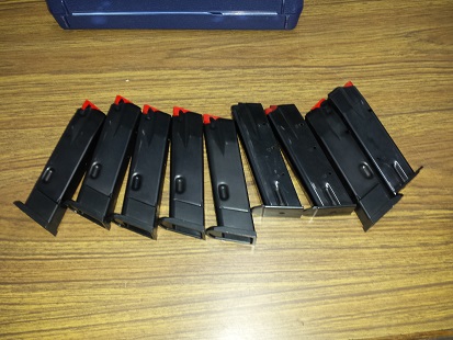 Vendo cargadores CZ del 22lr para kit del 22 o cz cadet 20 euros estan sin estrenar 
saludos 50
