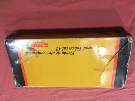 En perfecto estado y con poco uso, y con su caja original aunque esta está bastante deteriorada.
Tiene 02